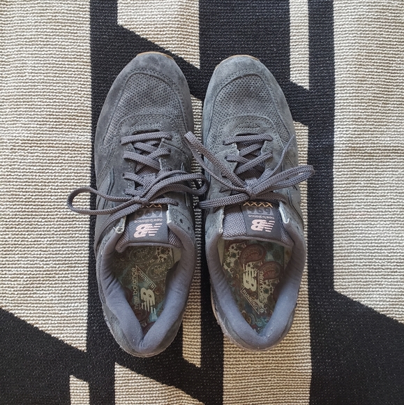 New Balance Gym Shoes Grey - Picture 2 of 4